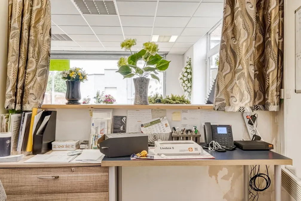Bureau de réception de l'agence pour l'accueil des familles.